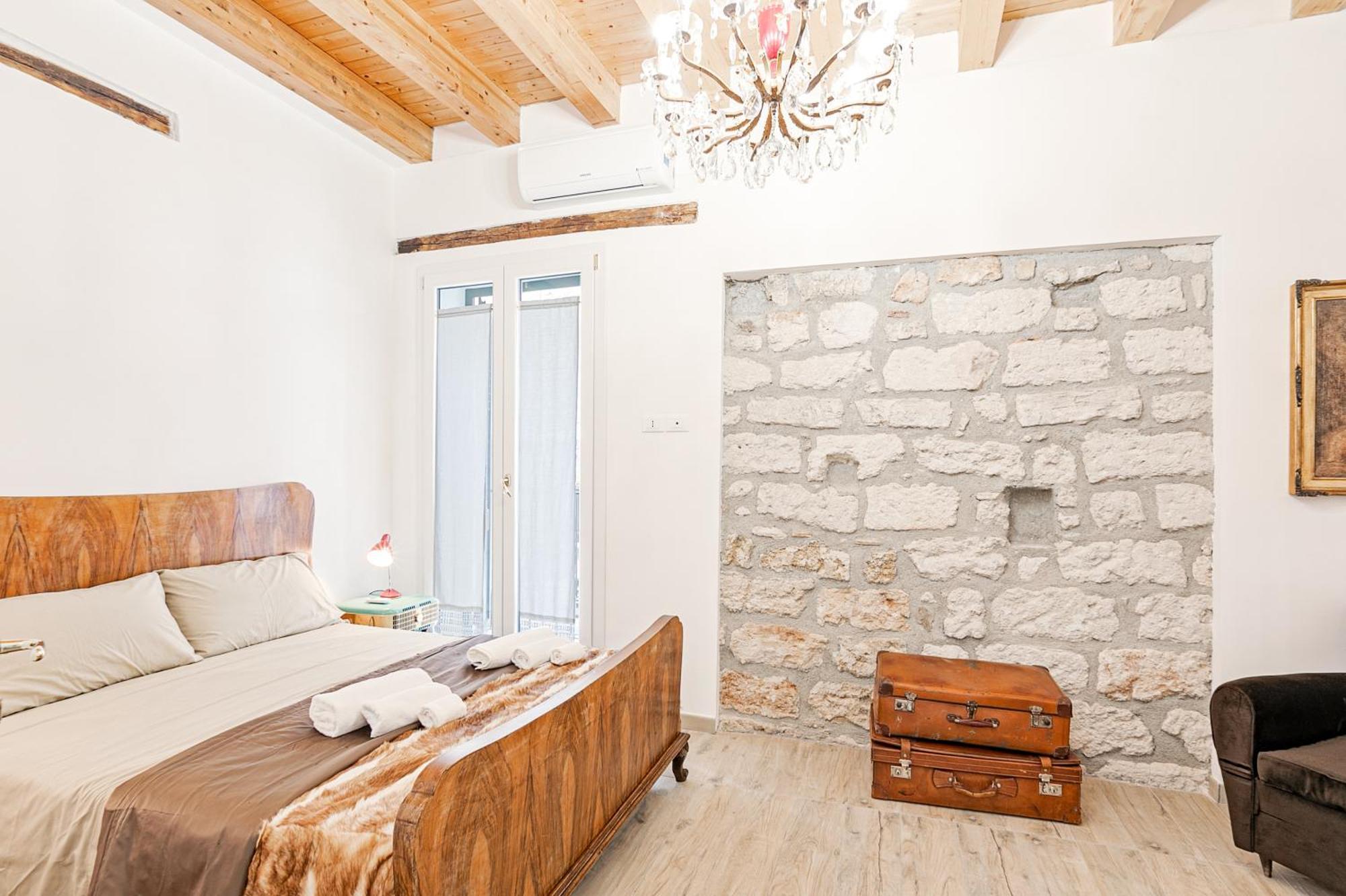 Palazzo Dei Normanni Stylish Apartment ปาแลร์โม ภายนอก รูปภาพ